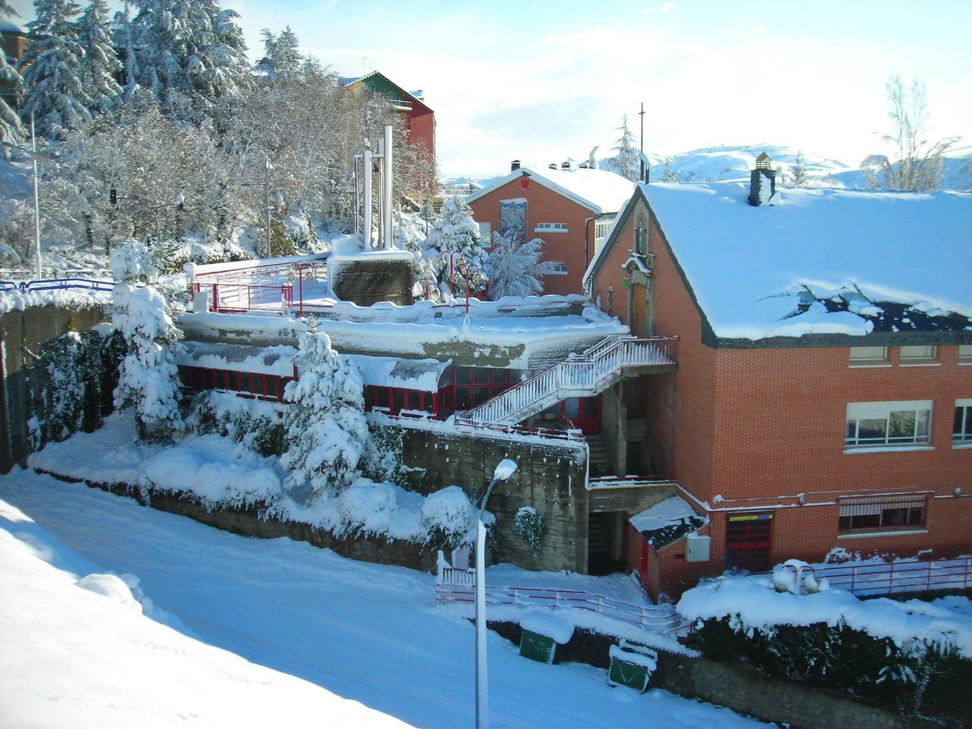 Residencia Albergue Jaca Exteriör bild
