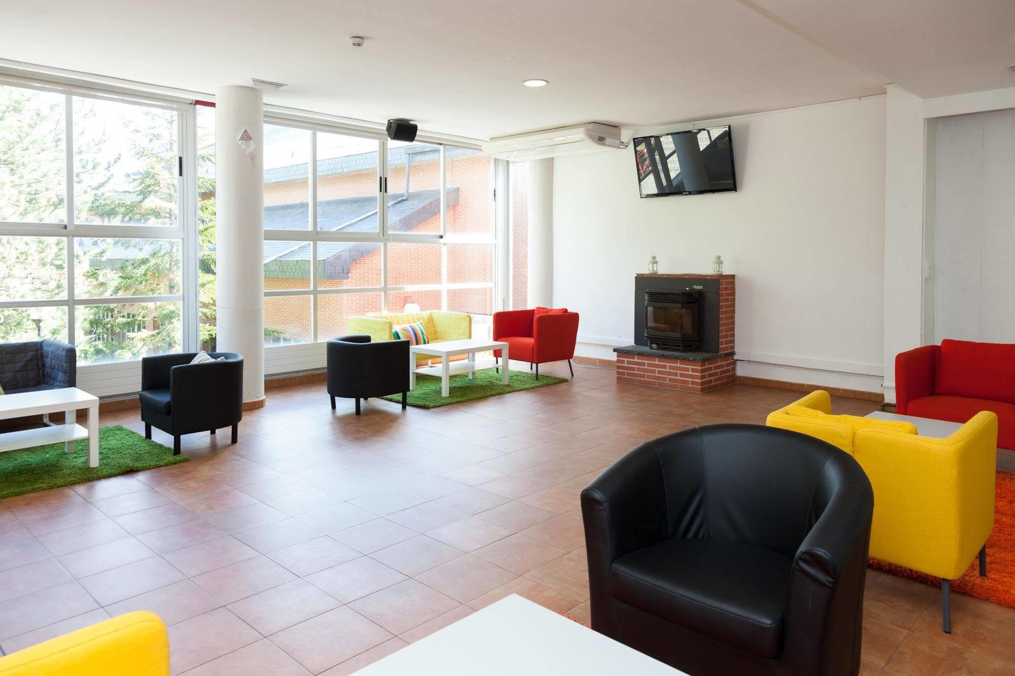 Residencia Albergue Jaca Exteriör bild